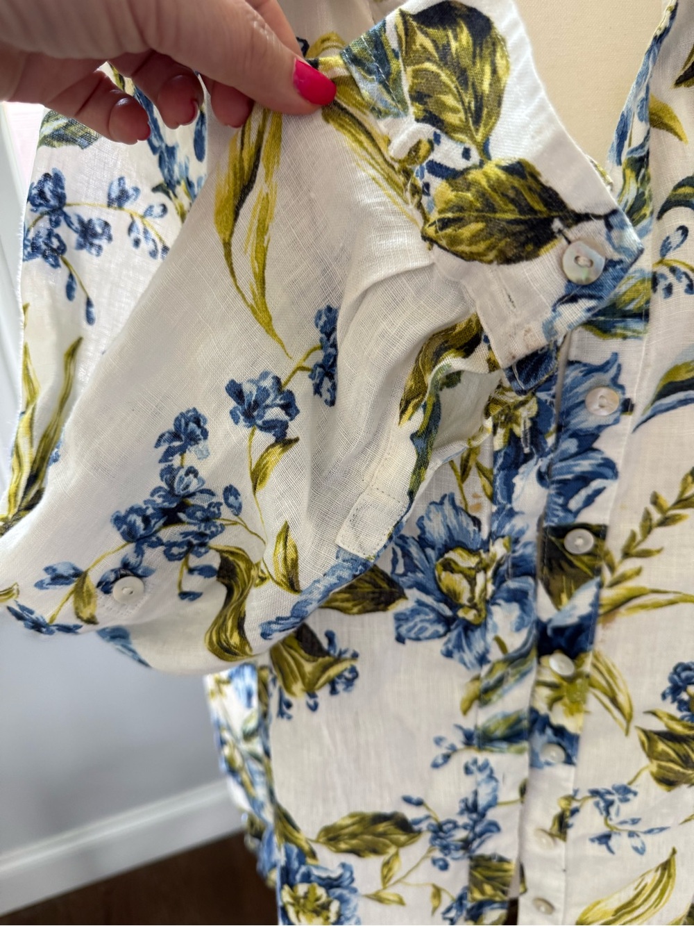 Joie White Floral Button-Up 💯 Linen Blouse with Blue and Green Print Size 1x - Picture 3 of 7